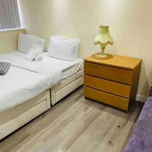 5-bedroom-house-dagenham-rm10-9sp.cambridgehotelsuk.com/